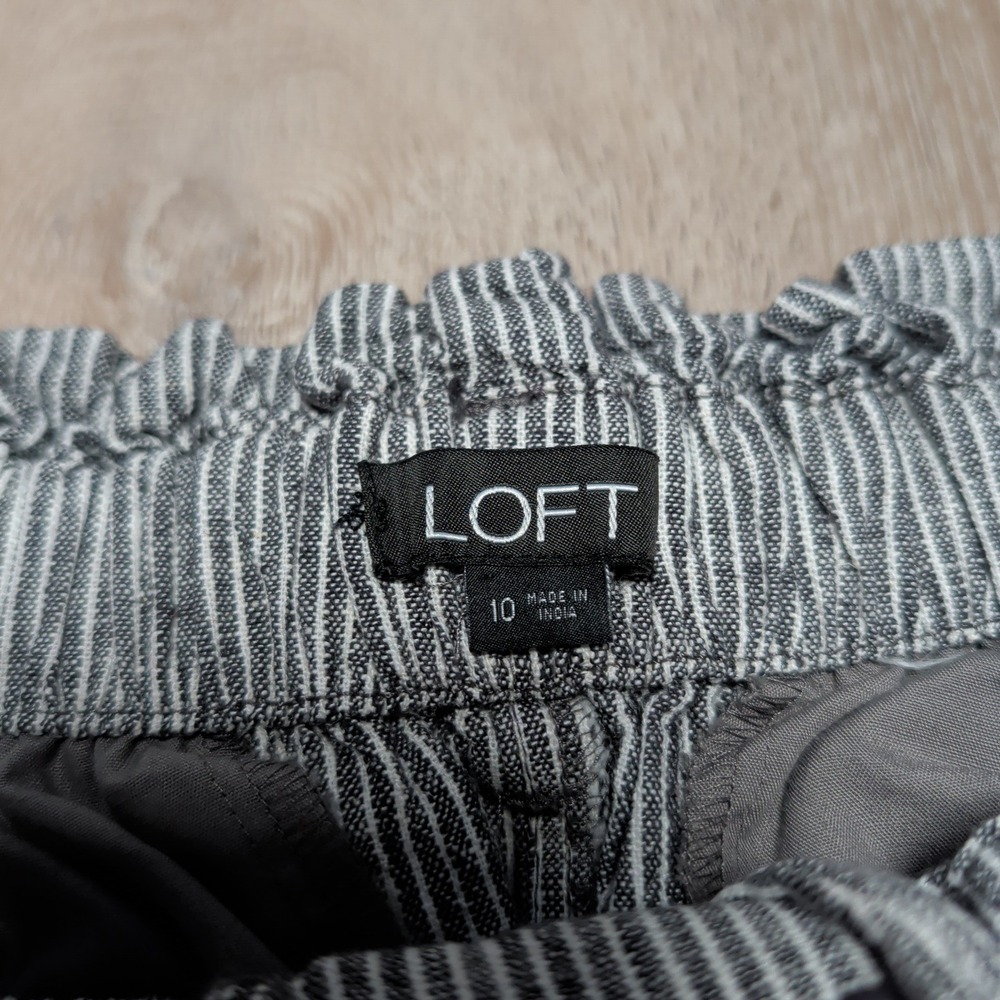 LOFT Grey White Pinstripe Paperbag Waist Mini Skirt with Tie Belt Womens Size 10 - Picture 3 of 6